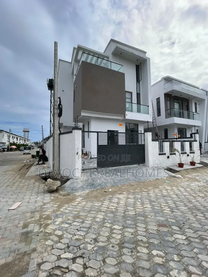5bdrm Duplex in Ikota for sale in Ikota