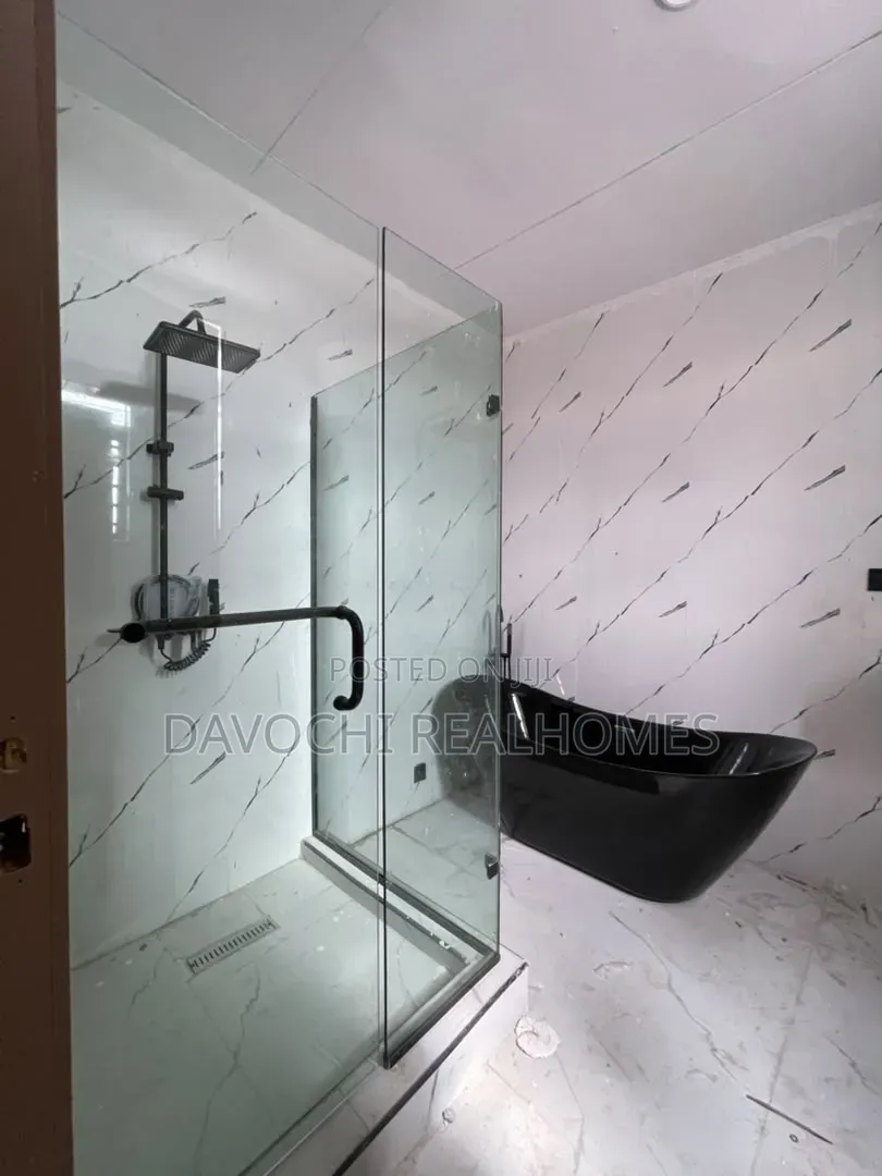 5bdrm Duplex in Ikota for sale in Ikota