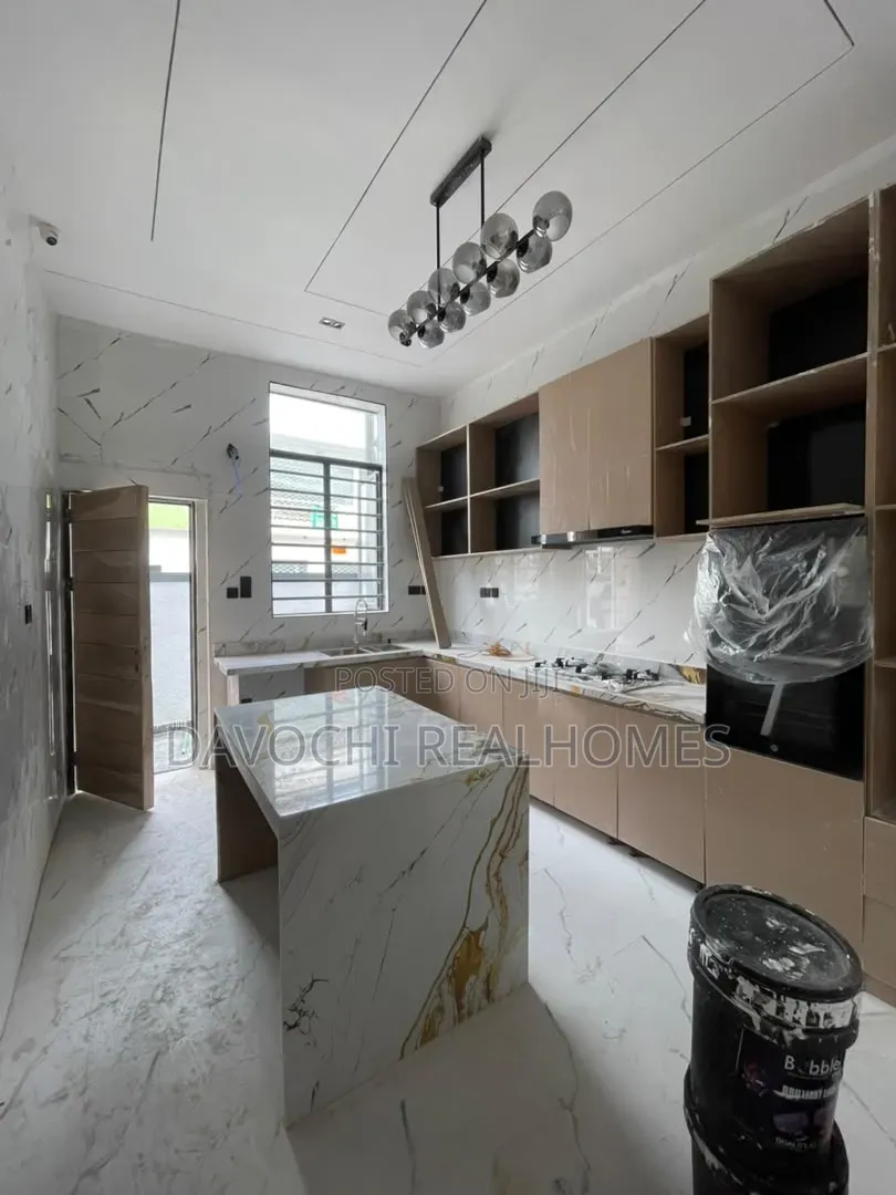 5bdrm Duplex in Ikota for sale in Ikota