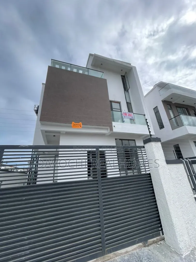 5bdrm Duplex in Ikota for sale in Ikota
