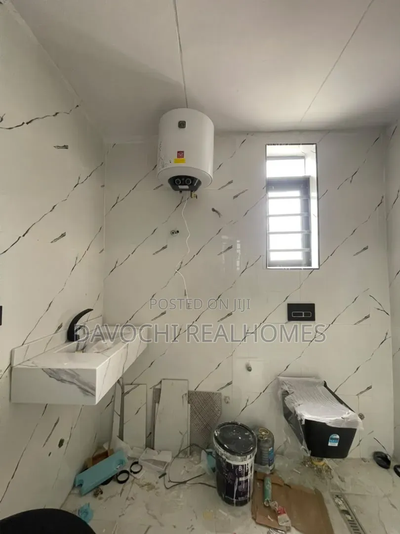 5bdrm Duplex in Ikota for sale in Ikota