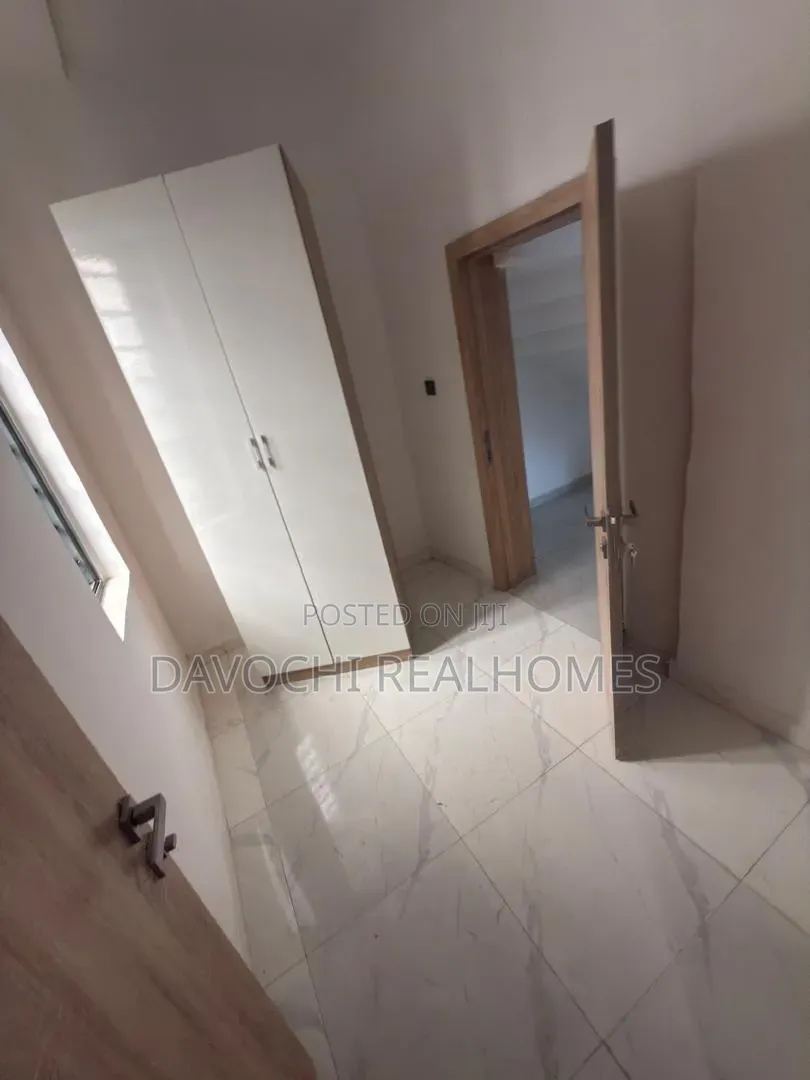 4bdrm Duplex in Chevron for rent in Chevron