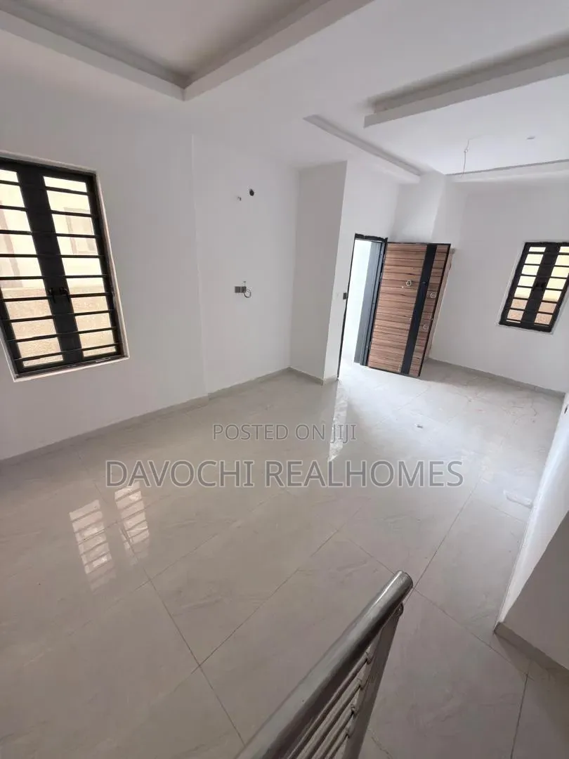 4bdrm Duplex in Chevron for rent in Chevron