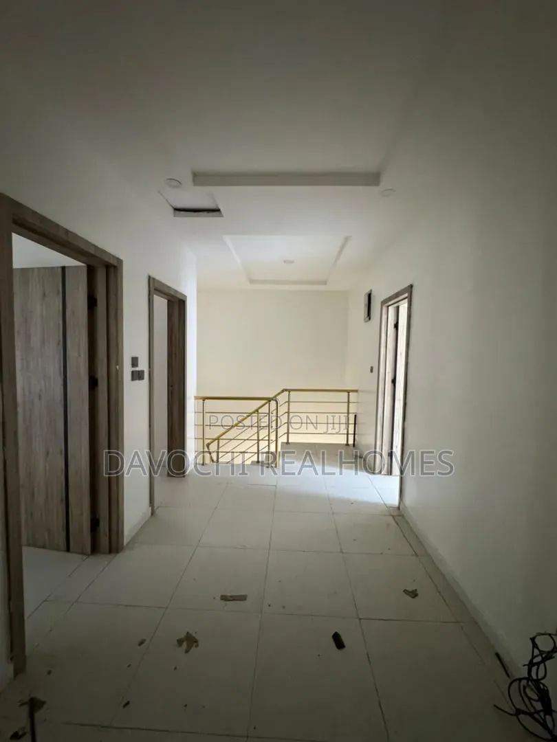 4bdrm Duplex in Chevron for rent in Chevron