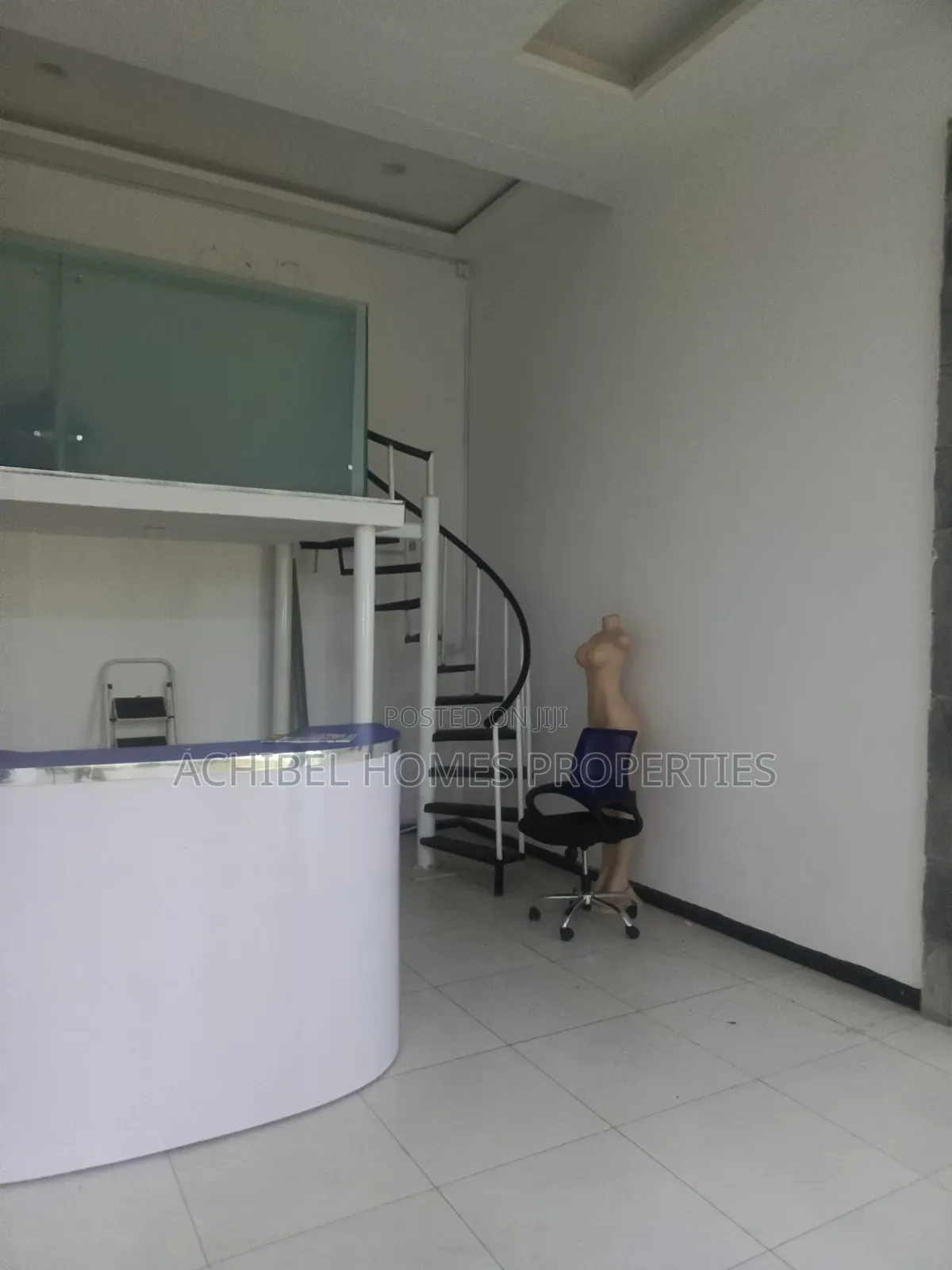 A 42 Square Meter Shop Space in Onikan