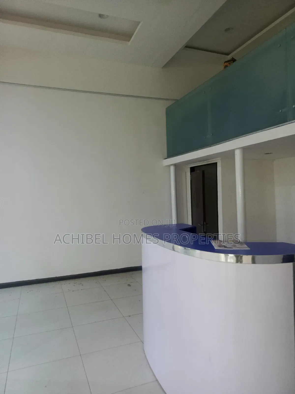 A 42 Square Meter Shop Space in Onikan