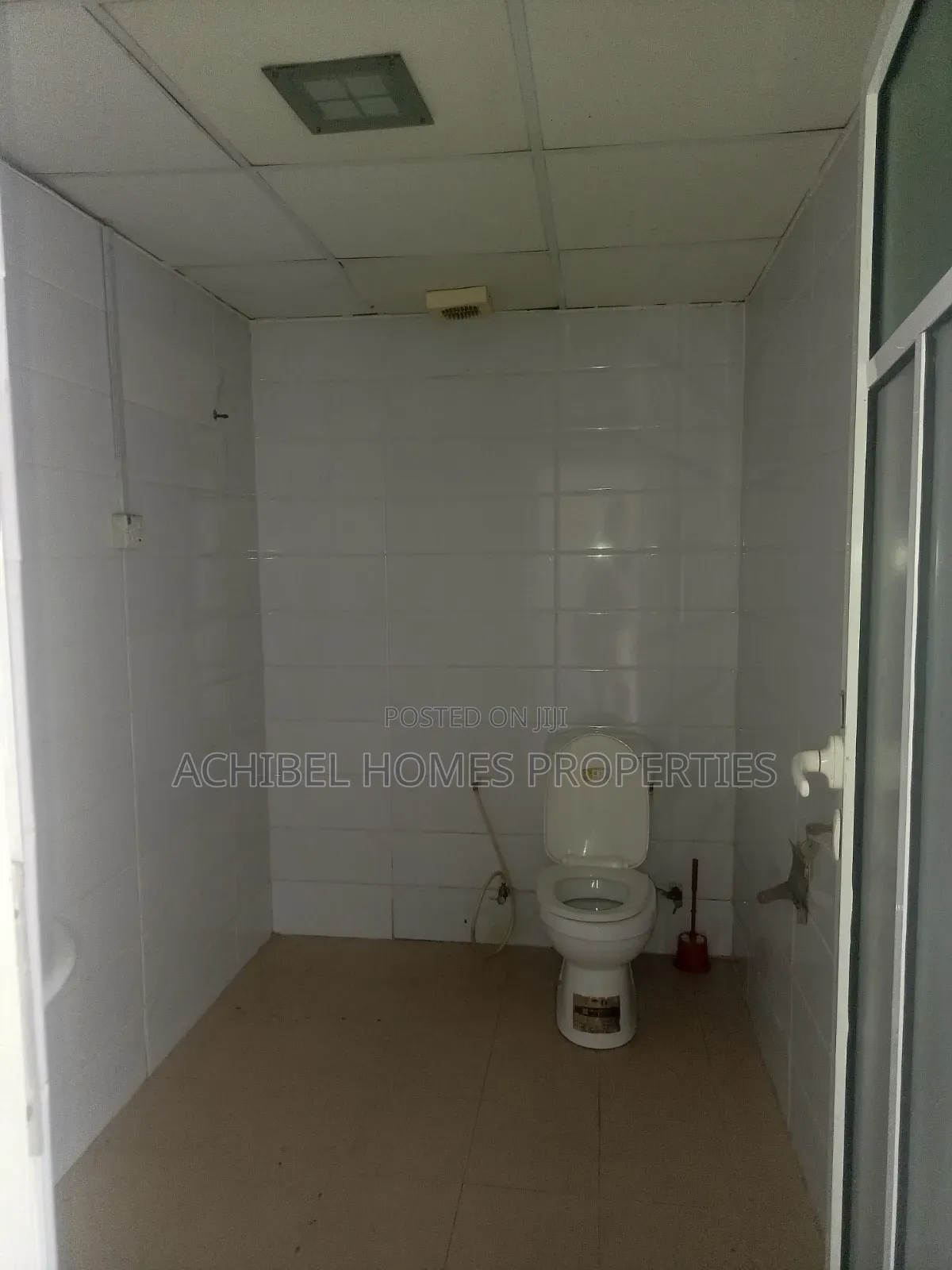 A 30 Square Meter Office Space in Onikan