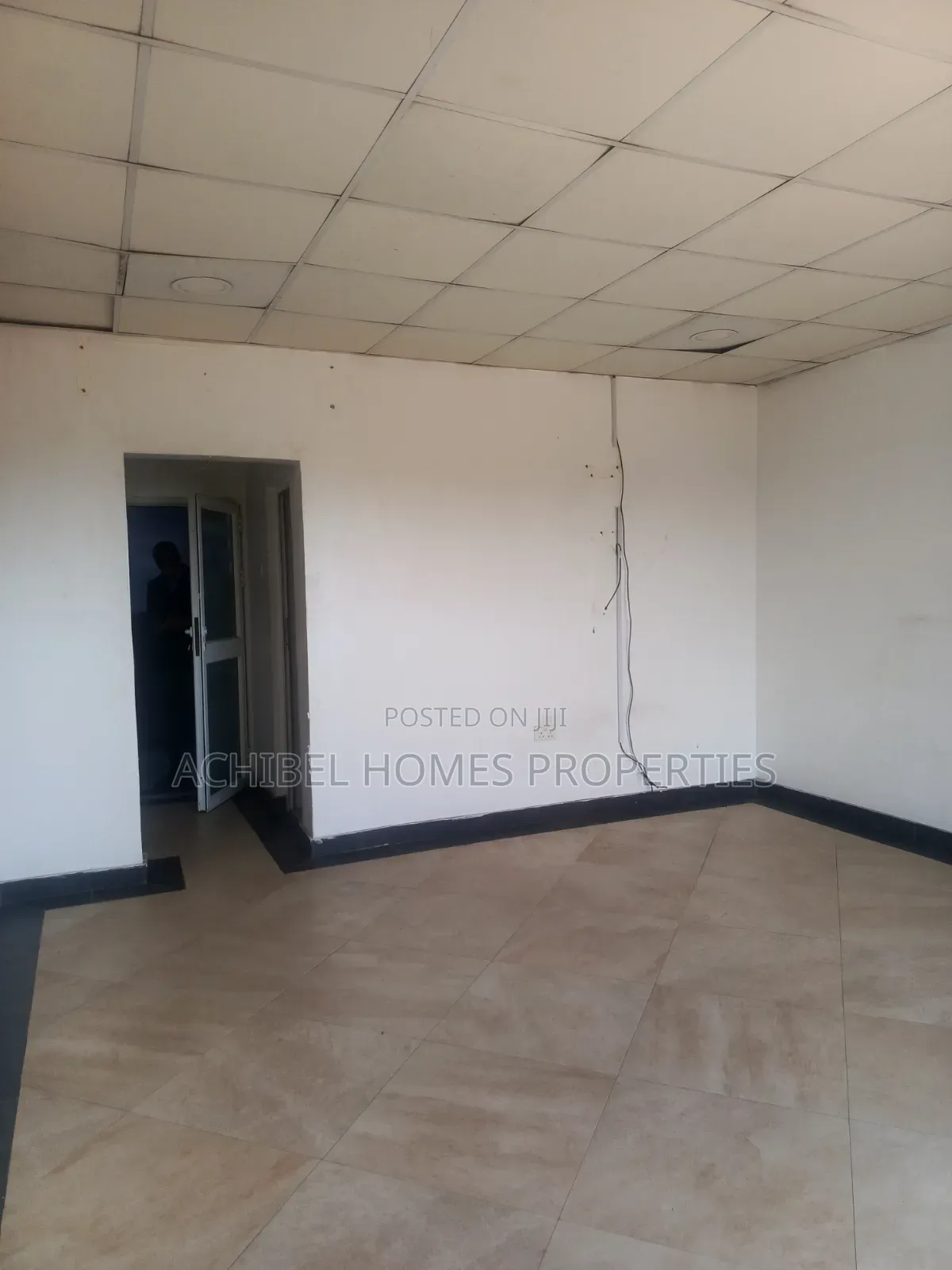 A 30 Square Meter Office Space in Onikan