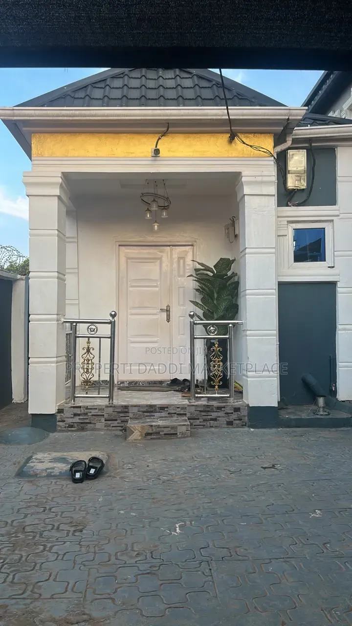 3bdrm Bungalow in Ayobo for sale in Ayobo