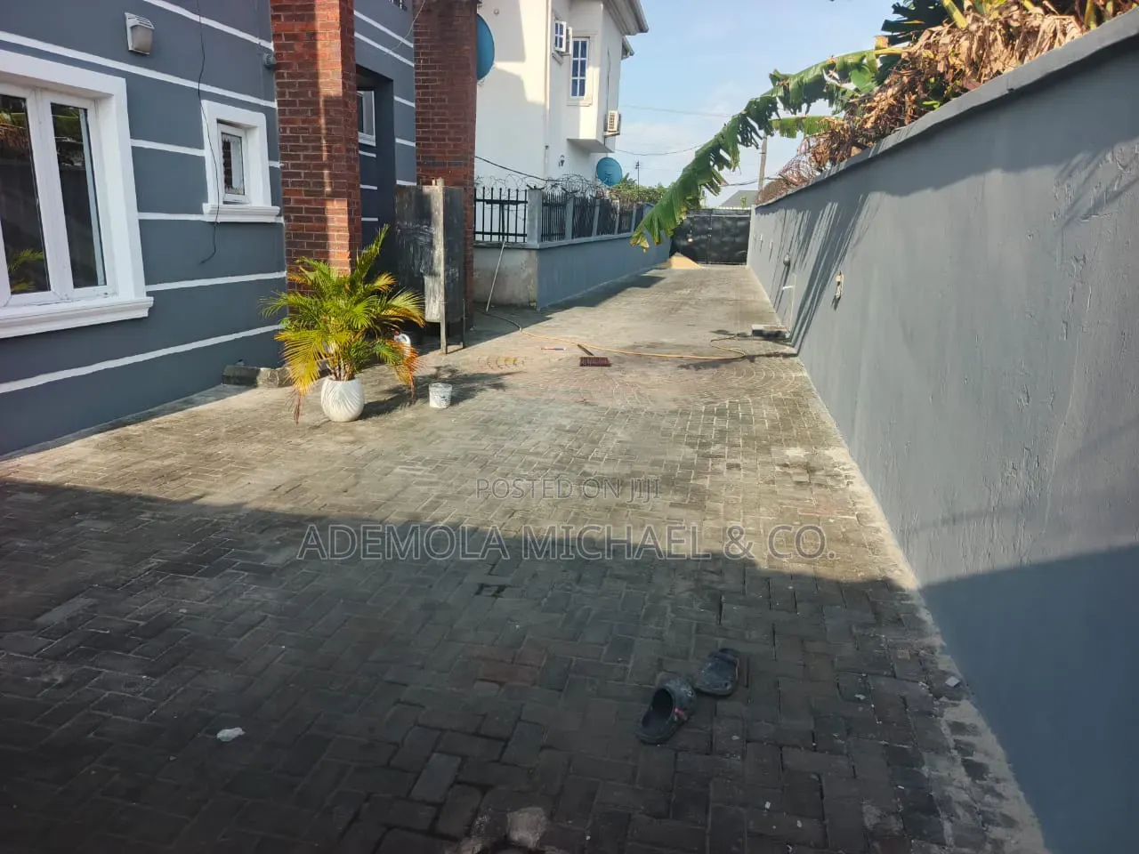 4bdrm Duplex in Lekki Scheme Ii for sale in Lekki Phase 2