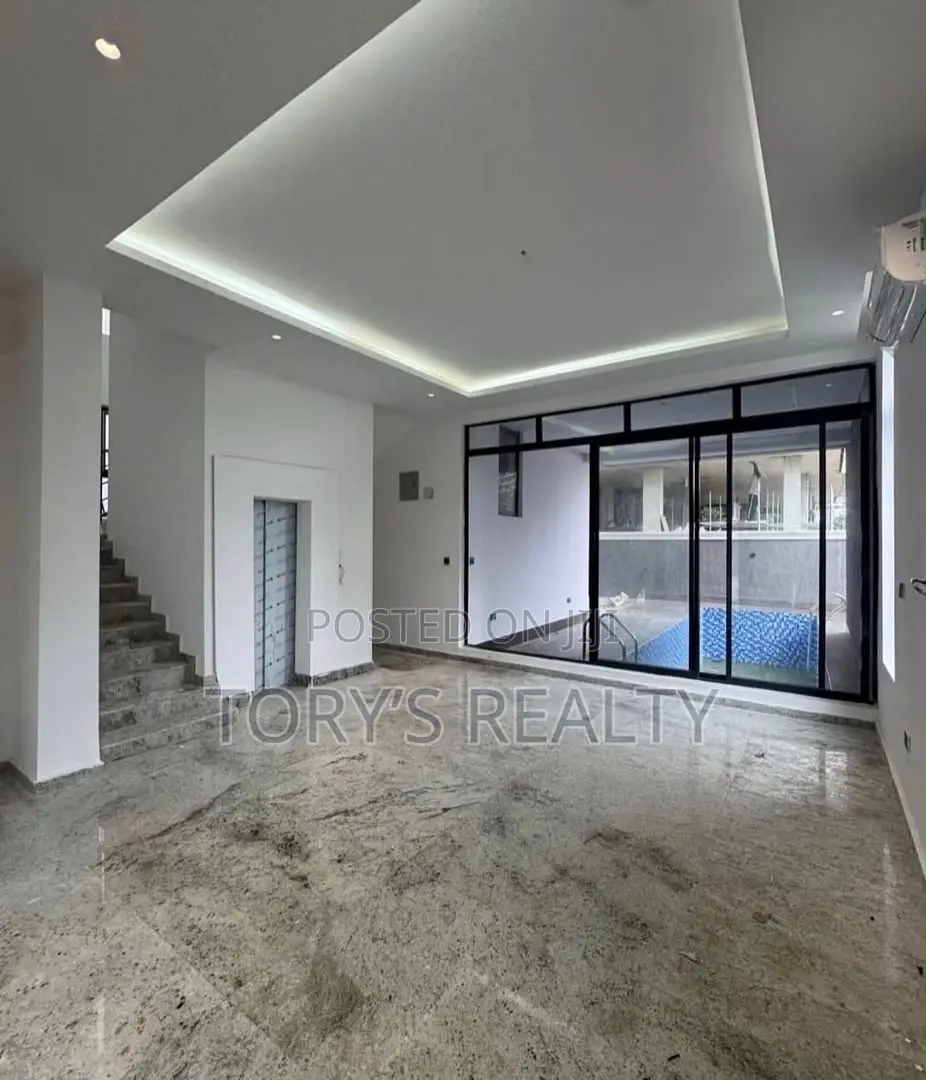 5bdrm Duplex in Banana Island for sale in Banana Island