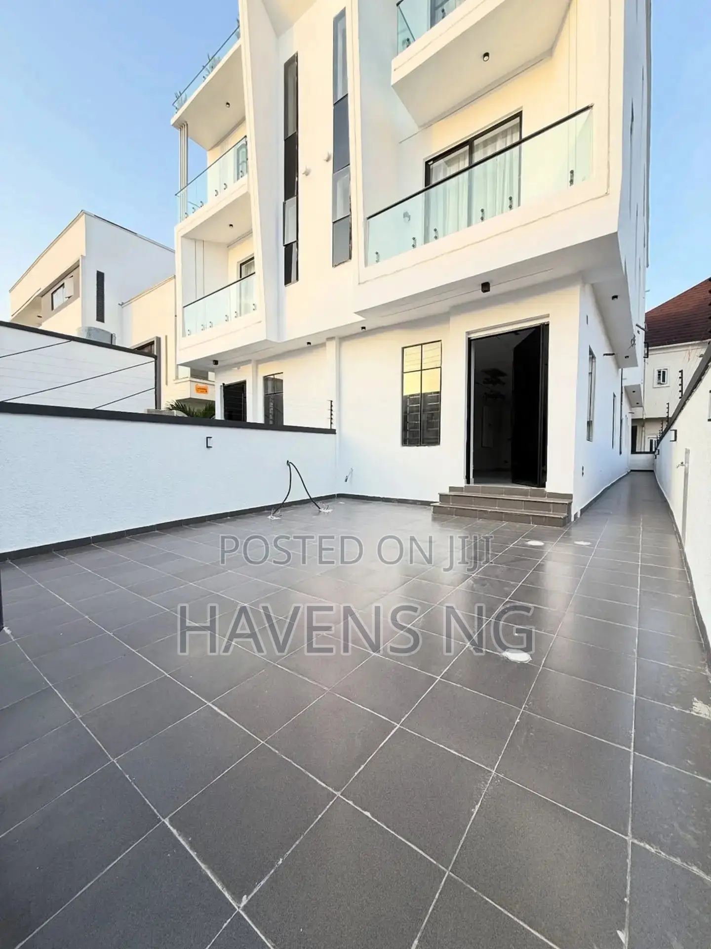 5bdrm Duplex in Lekki Expressway for sale in Lekki Expressway