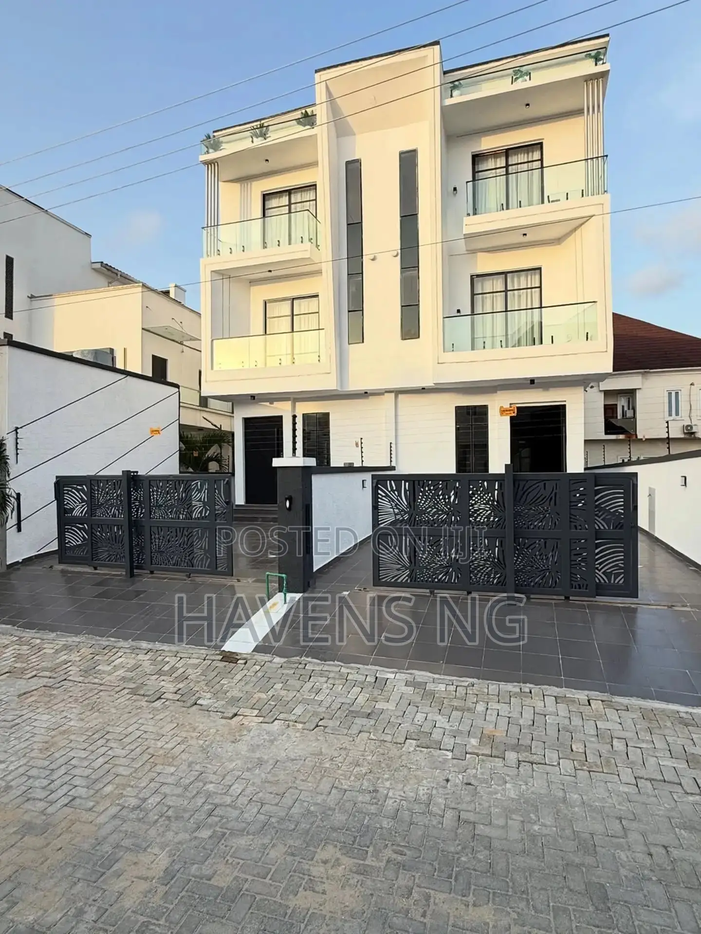 5bdrm Duplex in Lekki Expressway for sale in Lekki Expressway