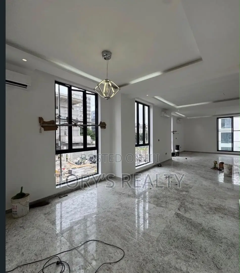 5bdrm Duplex in Banana Island for sale in Banana Island
