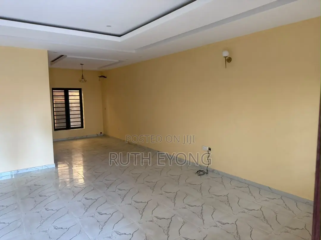 2bdrm Apartment in Ogombo for rent in Ogombo