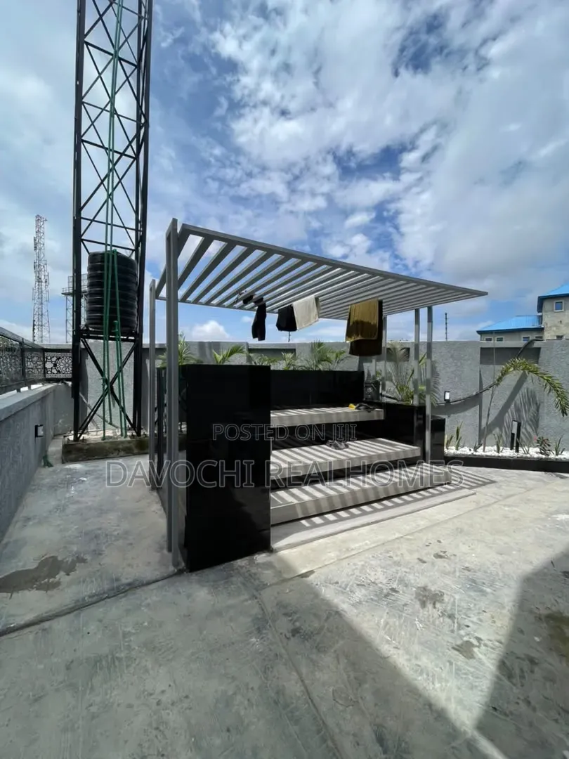 5bdrm Duplex in Chevron for sale in Chevron