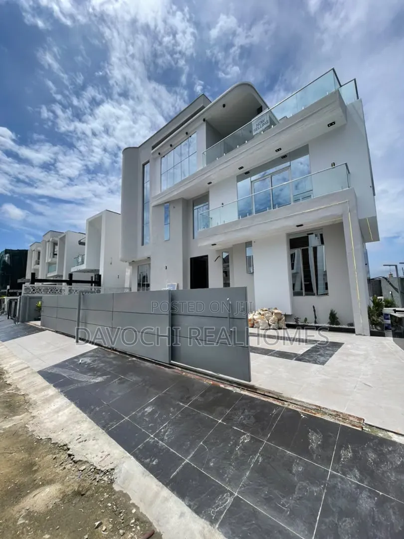 5bdrm Duplex in Chevron for sale in Chevron
