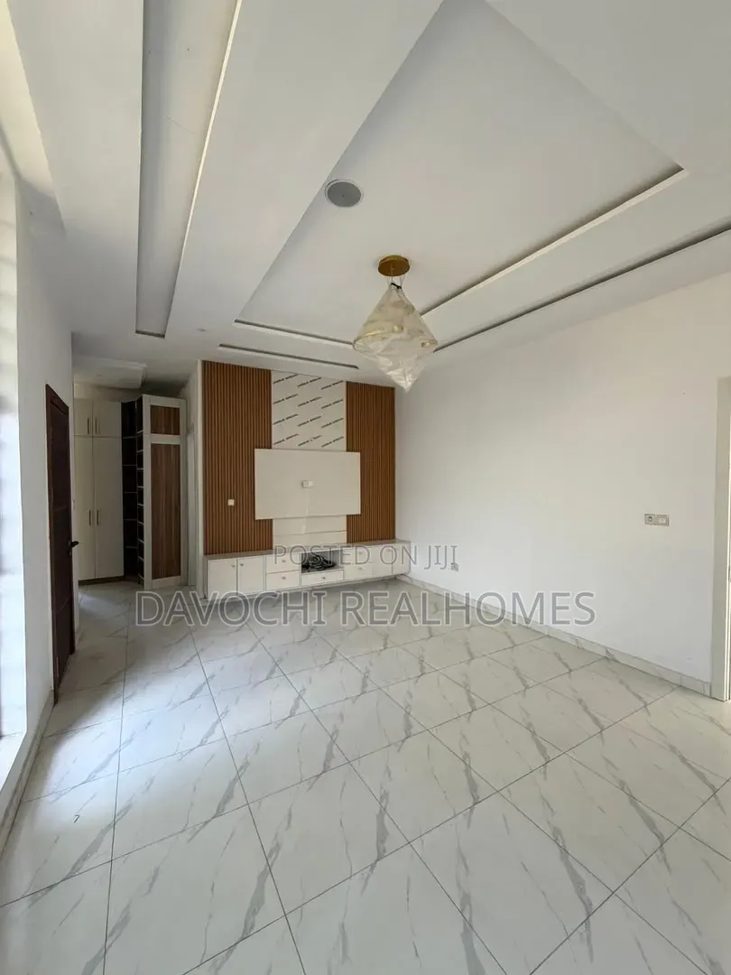 5bdrm Duplex in Osapa london for sale in Osapa london