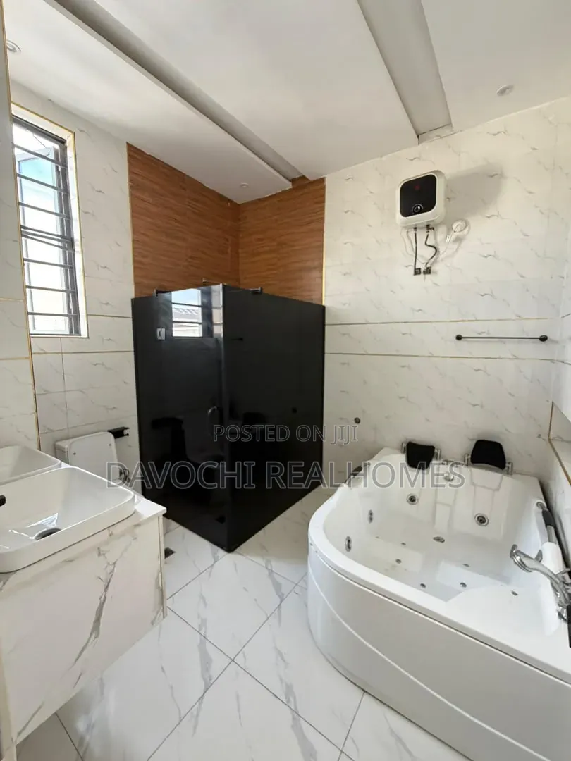 5bdrm Duplex in Osapa london for sale in Osapa london