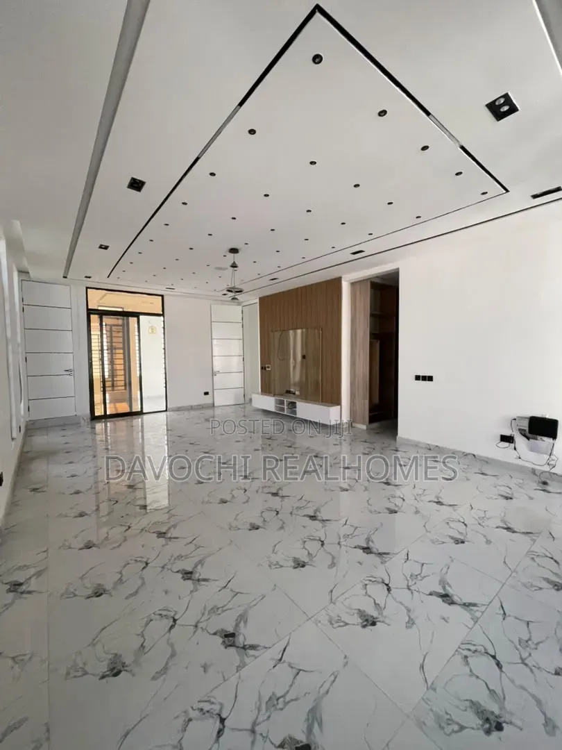 5bdrm Duplex in Osapa london for sale in Osapa london