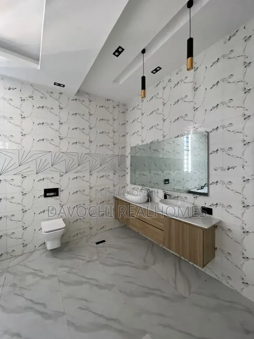5bdrm Duplex in Osapa london for sale in Osapa london