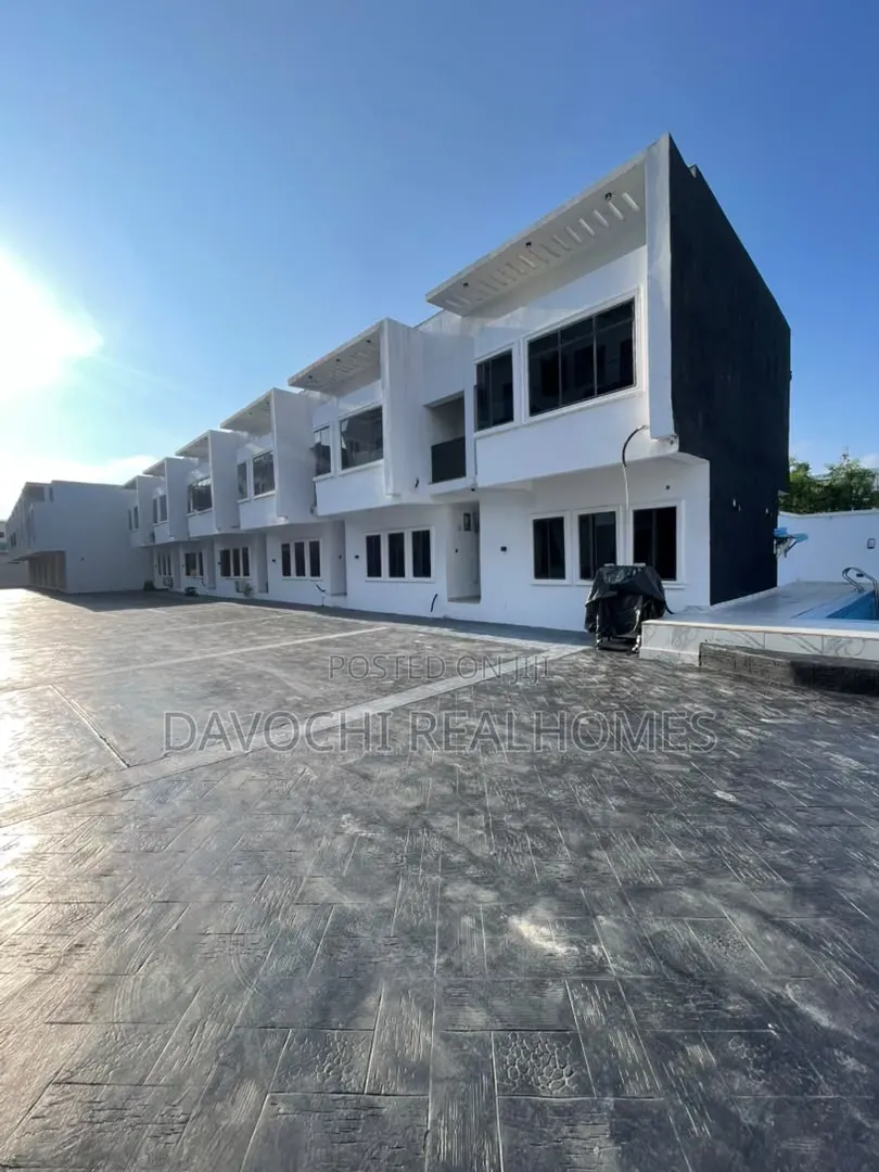 2bdrm Duplex in Chevron for sale in Chevron