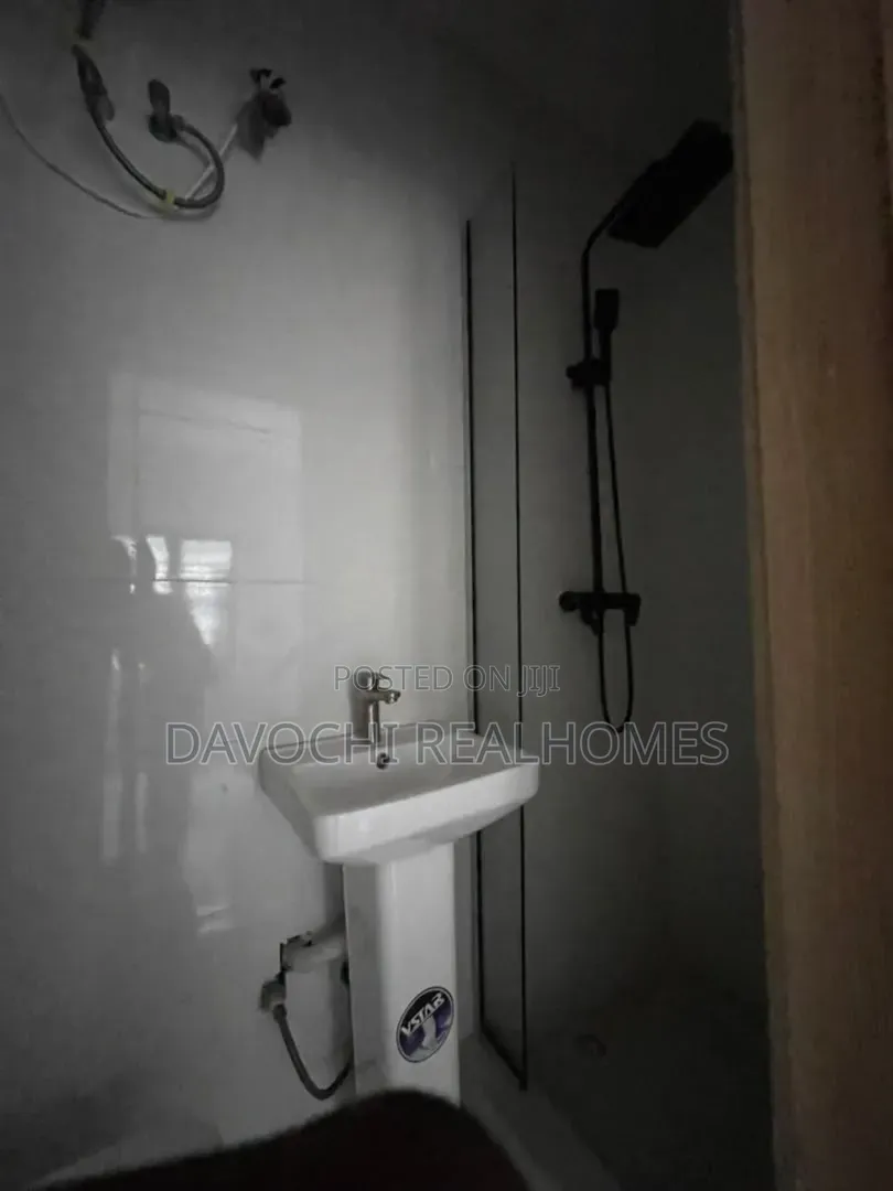 2bdrm Duplex in Chevron for sale in Chevron