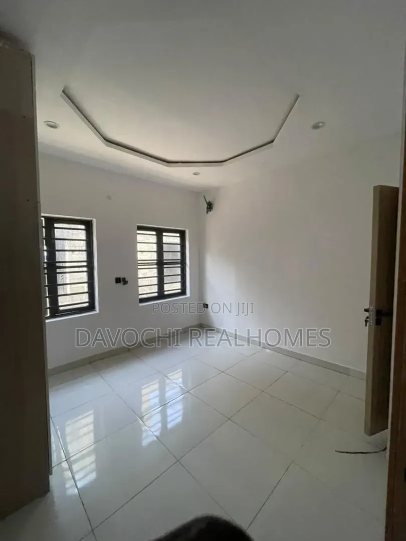 2bdrm Duplex in Chevron for sale in Chevron