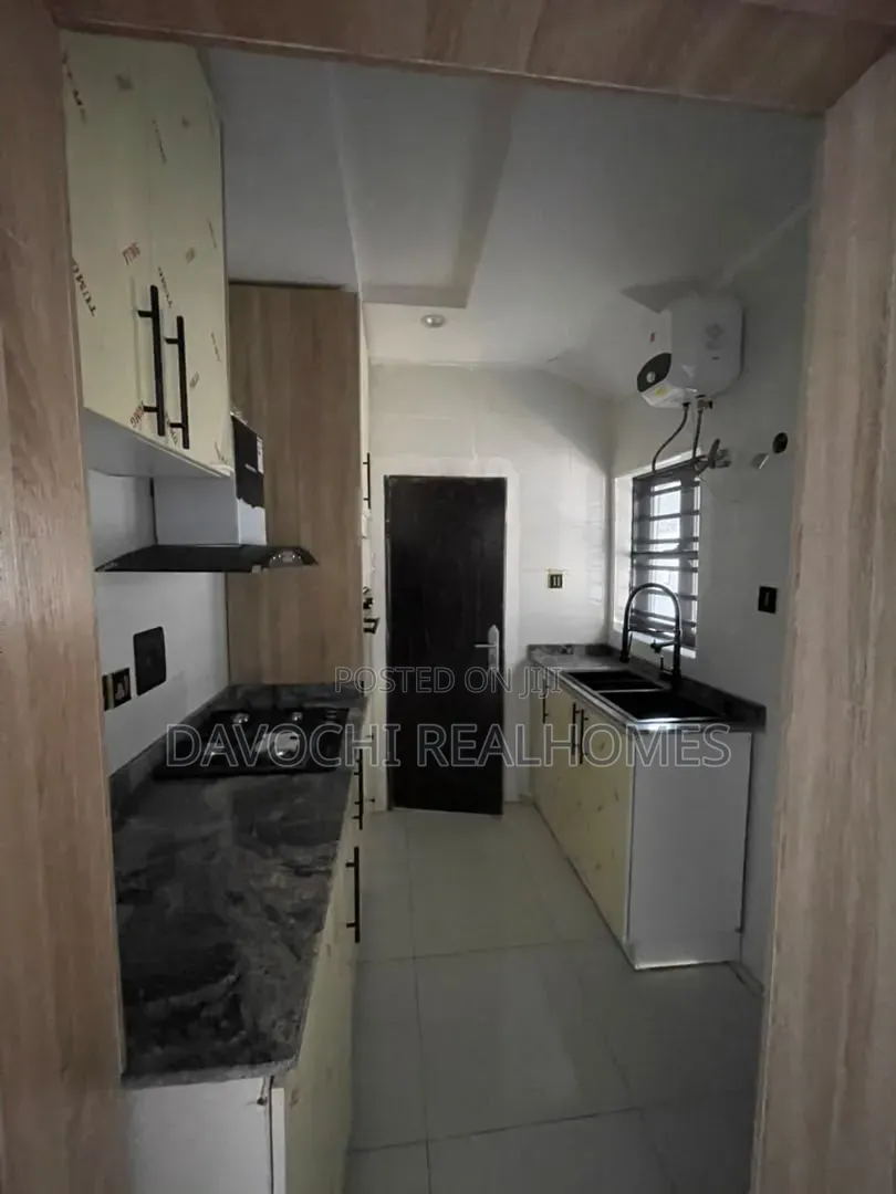 2bdrm Duplex in Chevron for sale in Chevron