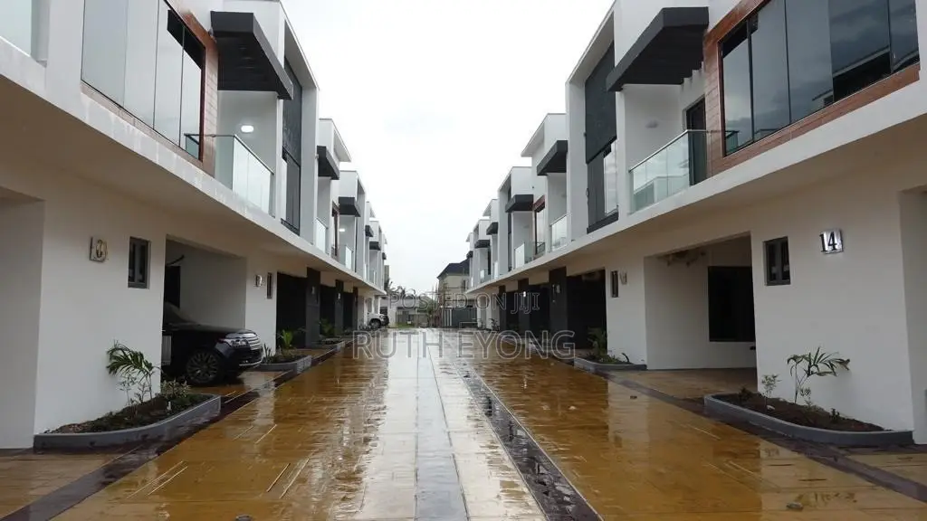 4bdrm Duplex in Ogombo for rent in Ogombo