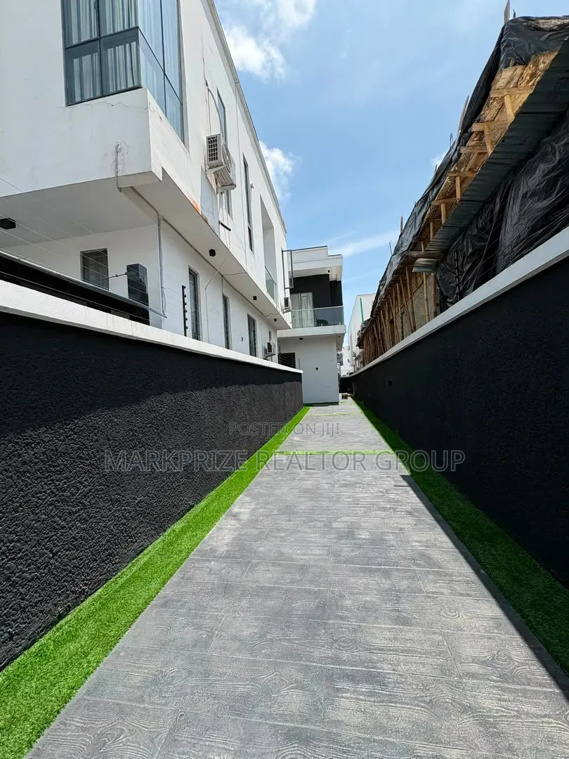 4bdrm Duplex in Chevron Lekki Lagos for sale in Chevron