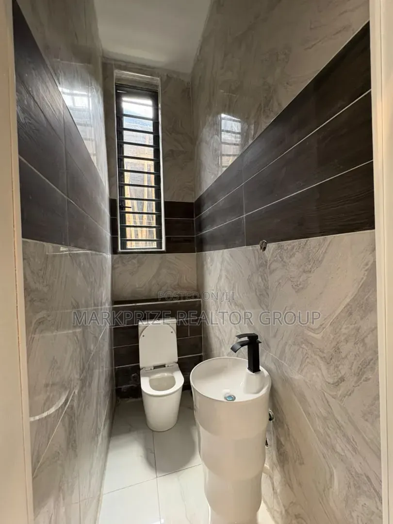 4bdrm Duplex in Chevron Lekki Lagos for sale in Chevron