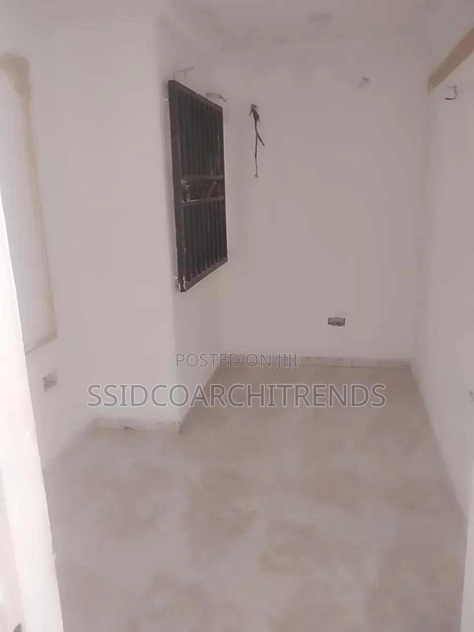 A Neatly Used 65sqms Shop Space for Rent 25m Lekki Phase 1 in Lekki Phase 1
