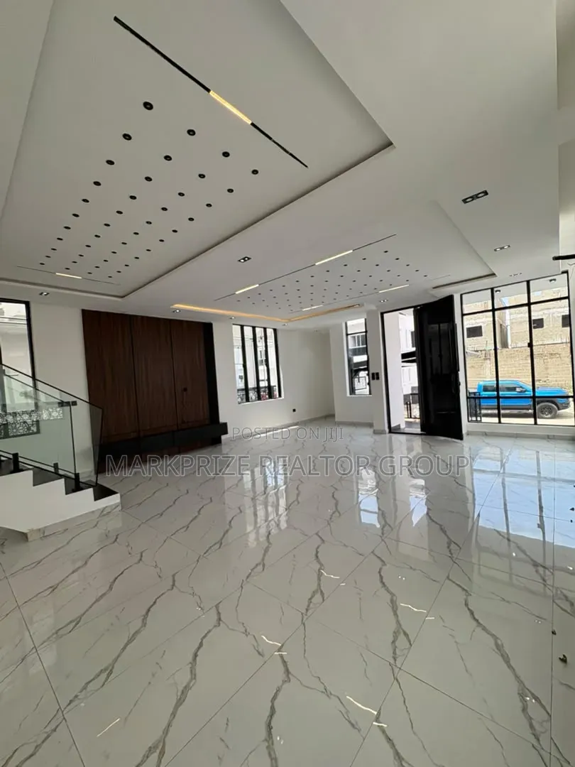 5bdrm Duplex in Chevron Lekki Lagos for sale in Chevron