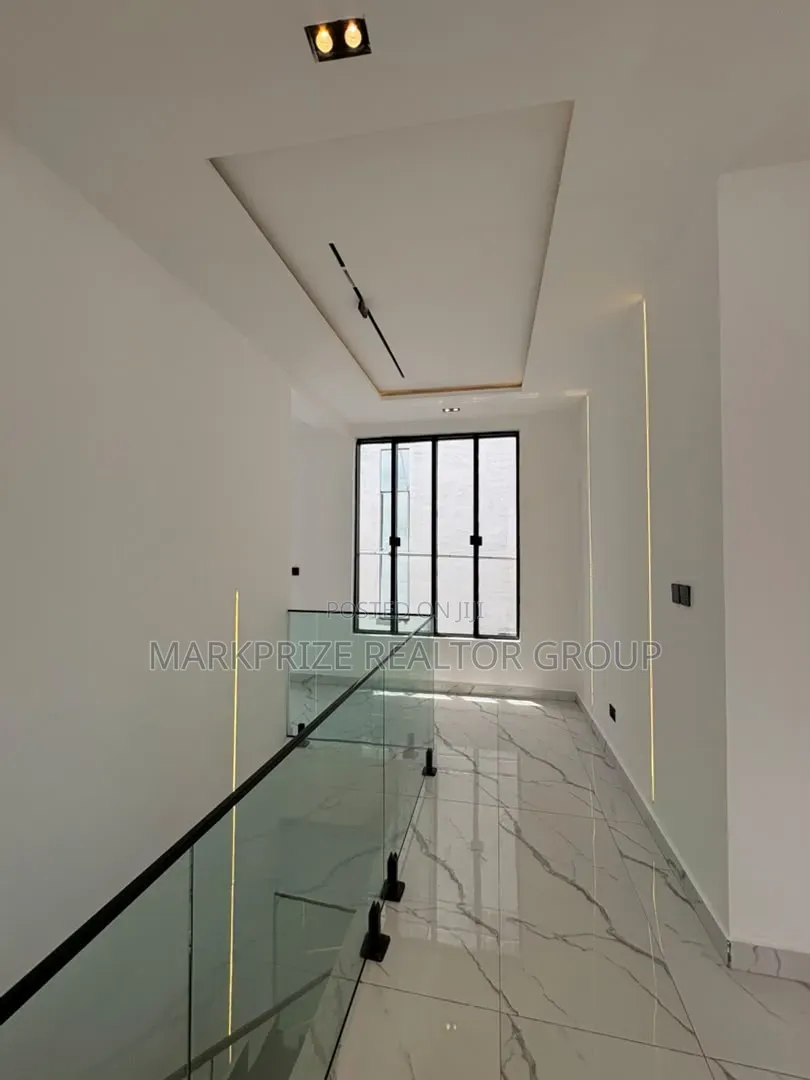 5bdrm Duplex in Chevron Lekki Lagos for sale in Chevron