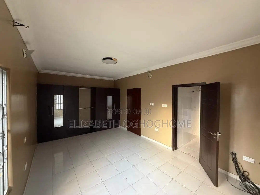 4bdrm Duplex in Lekki Phase 1 for rent in Lekki Phase 1