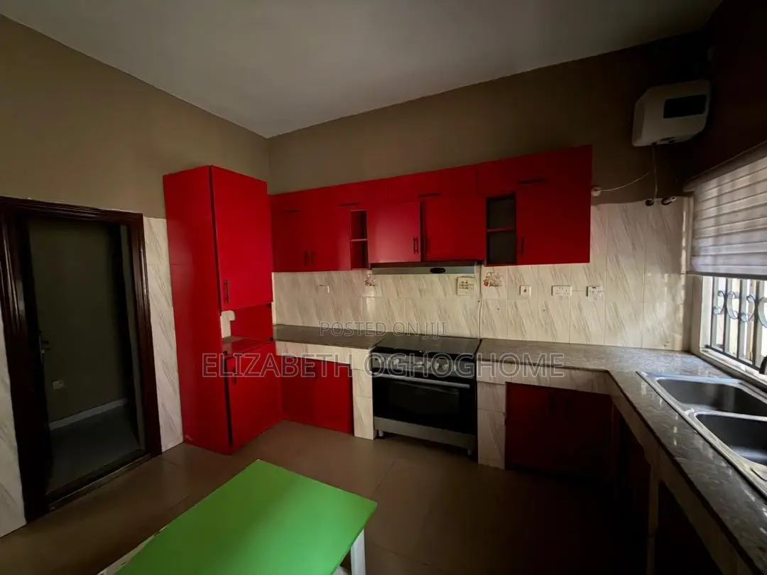 4bdrm Duplex in Lekki Phase 1 for rent in Lekki Phase 1
