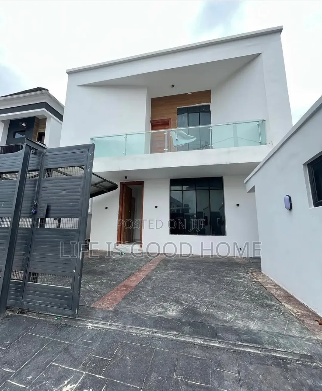 4bdrm Duplex in Spring  Villa, Chevron for sale in Chevron