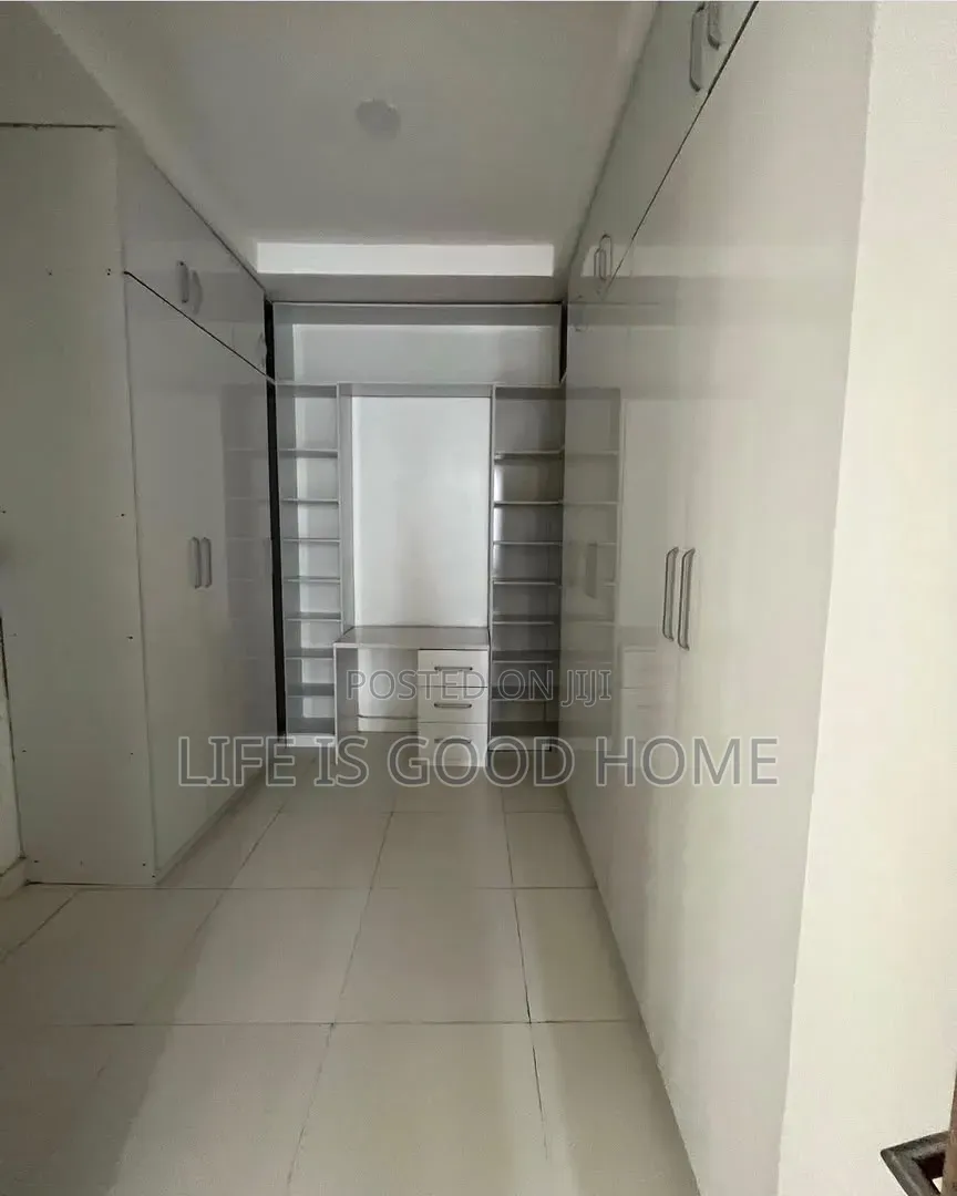 4bdrm Duplex in Spring  Villa, Chevron for sale in Chevron