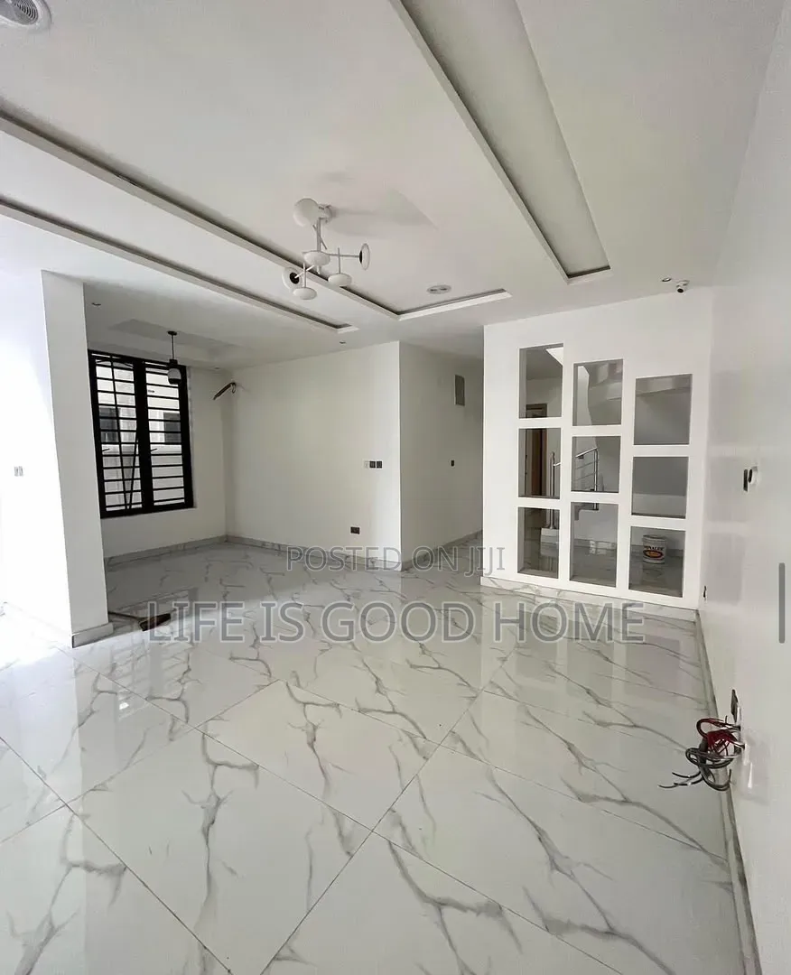 4bdrm Duplex in Spring  Villa, Chevron for sale in Chevron