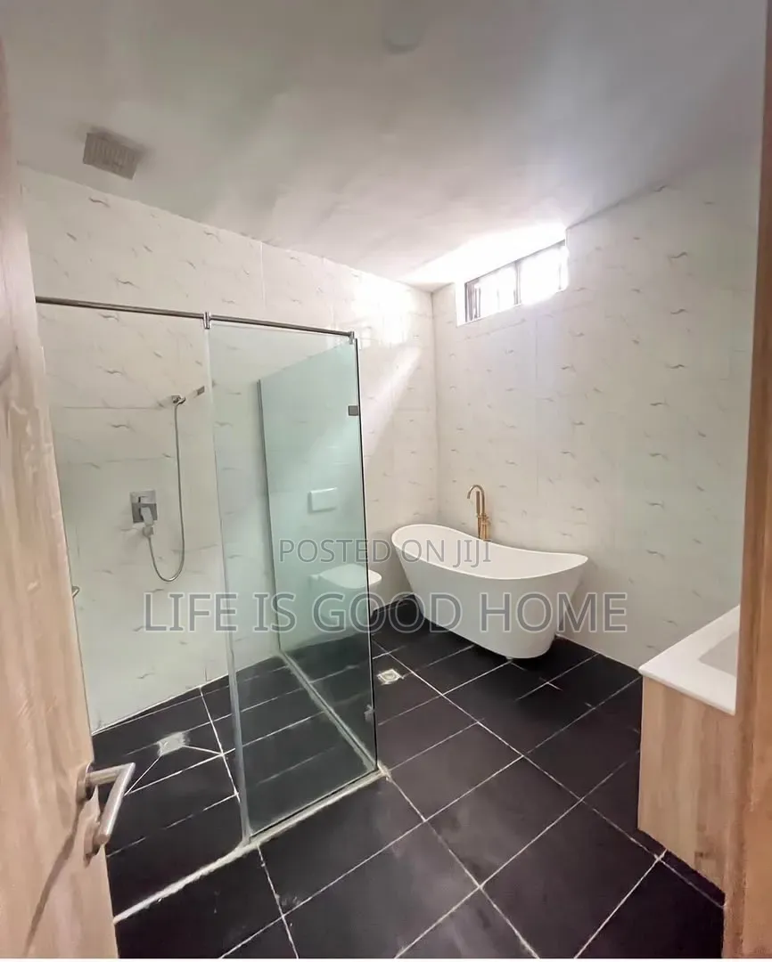4bdrm Duplex in Spring  Villa, Chevron for sale in Chevron
