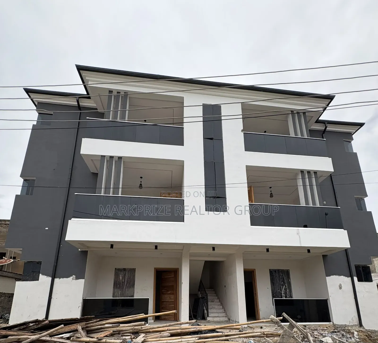 6bdrm Block of Flats in Igboefon Lekki Lagos for sale in Igbo-efon