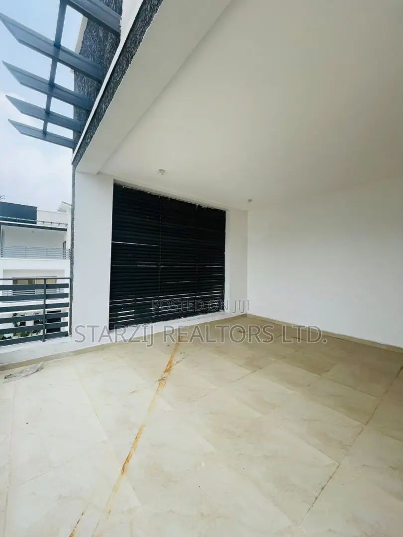 5bdrm Duplex in Life Camp for sale in Life Camp