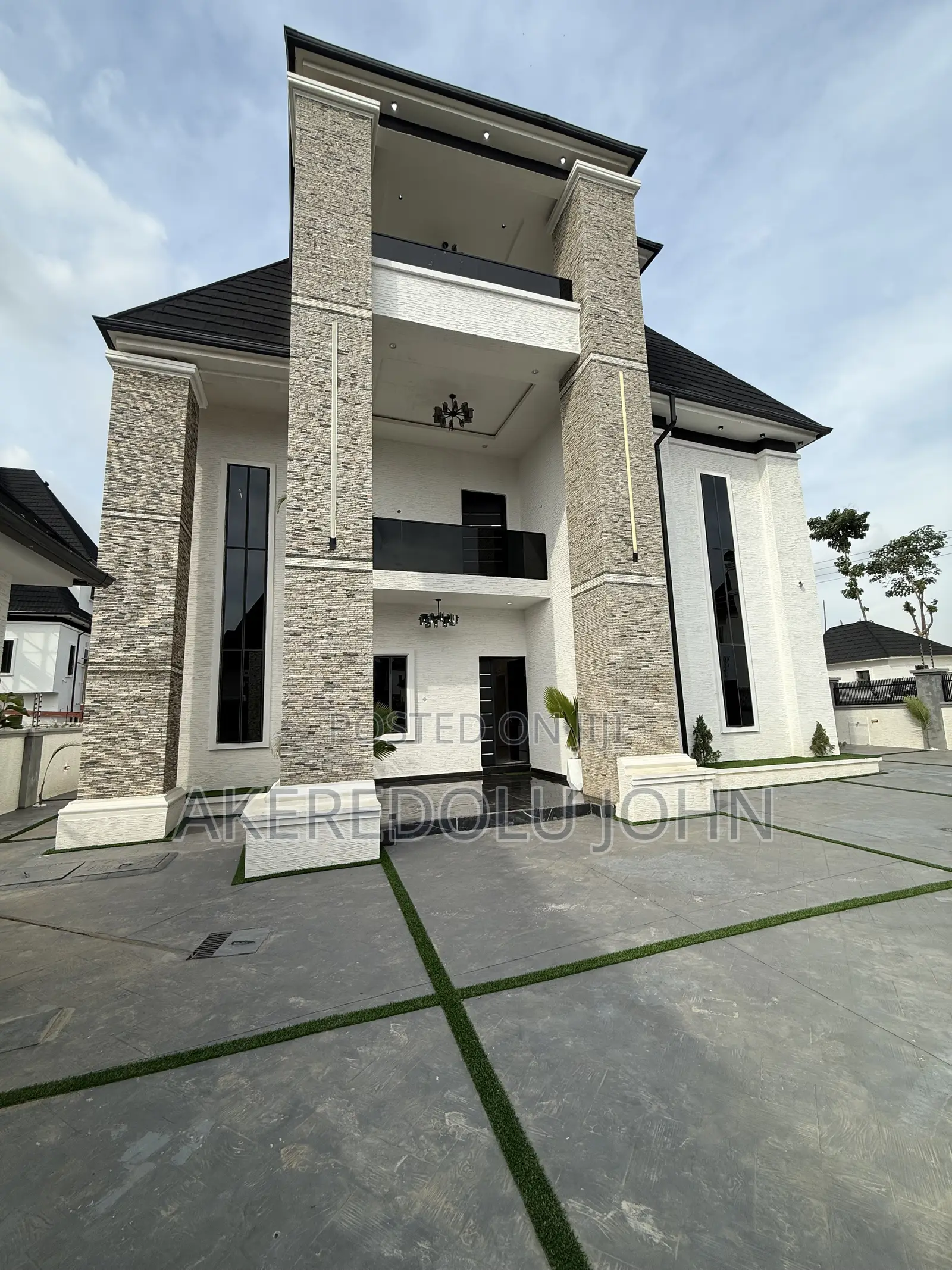 5bdrm Duplex in Dakwo District for sale in Dakwo District