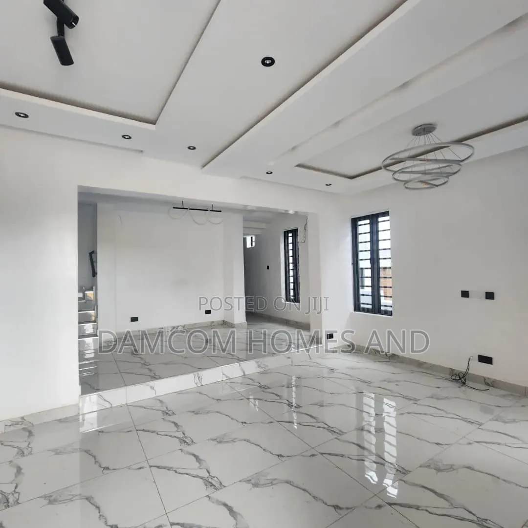 4bdrm Duplex in Jericho Lbadan, Ido for sale in Ido