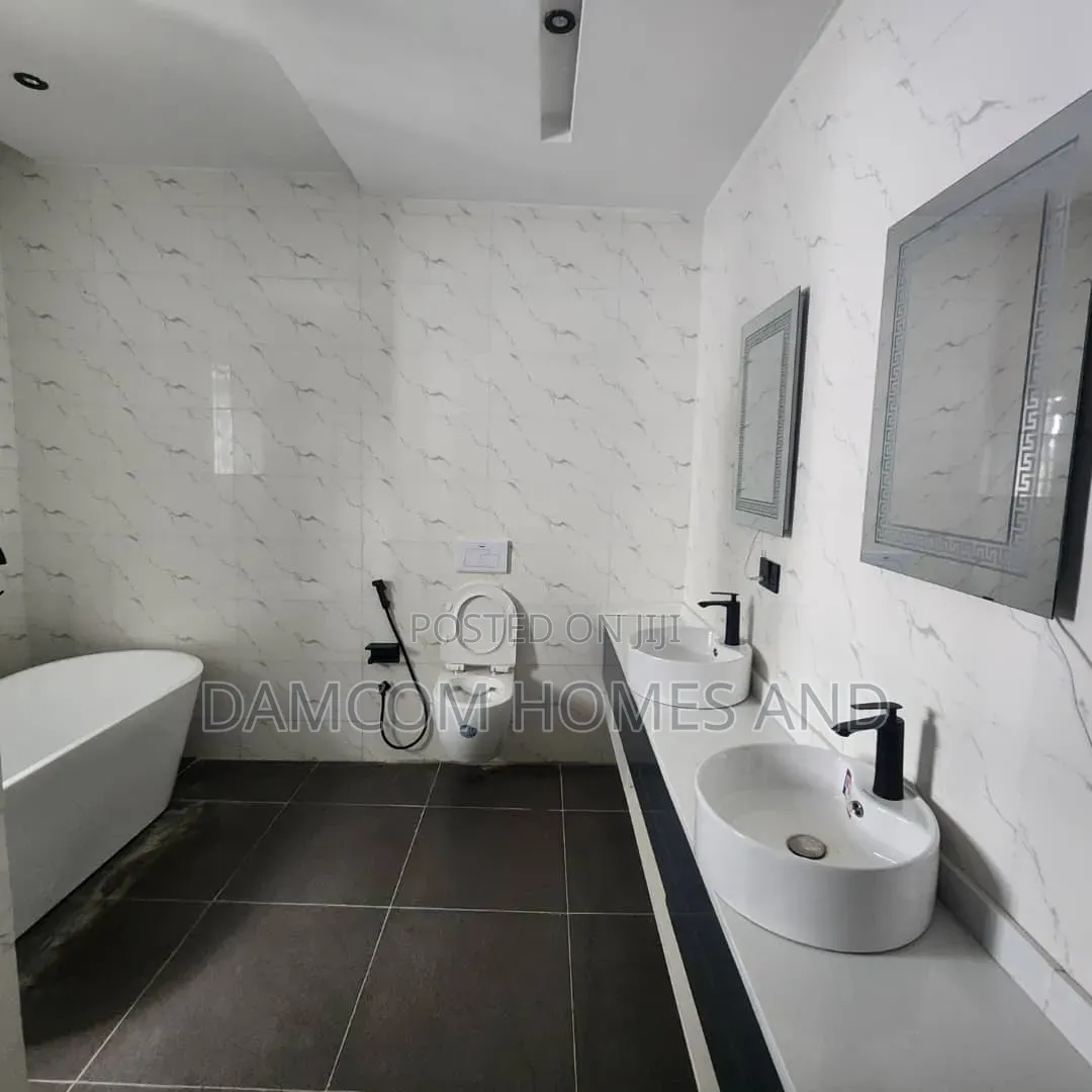 4bdrm Duplex in Jericho Lbadan, Ido for sale in Ido