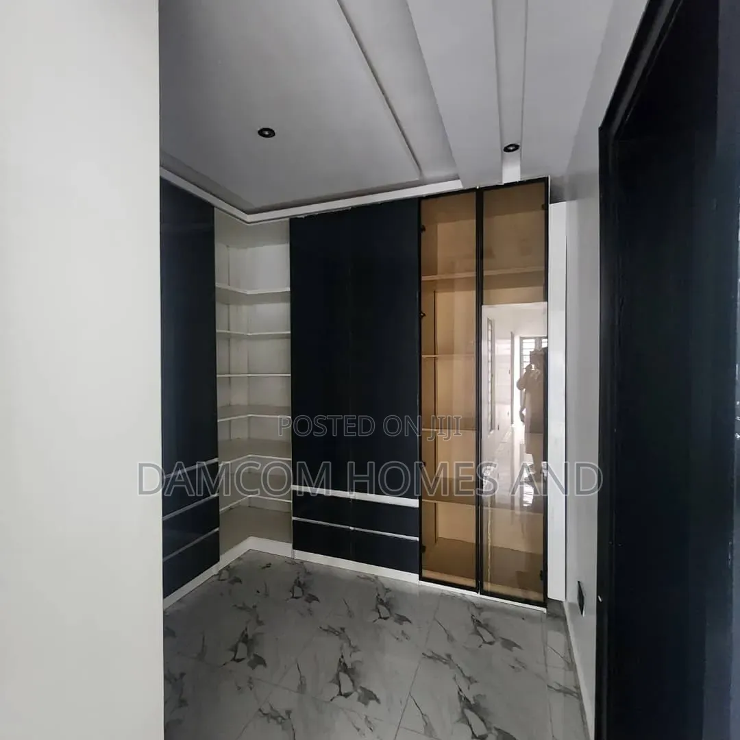 4bdrm Duplex in Jericho Lbadan, Ido for sale in Ido