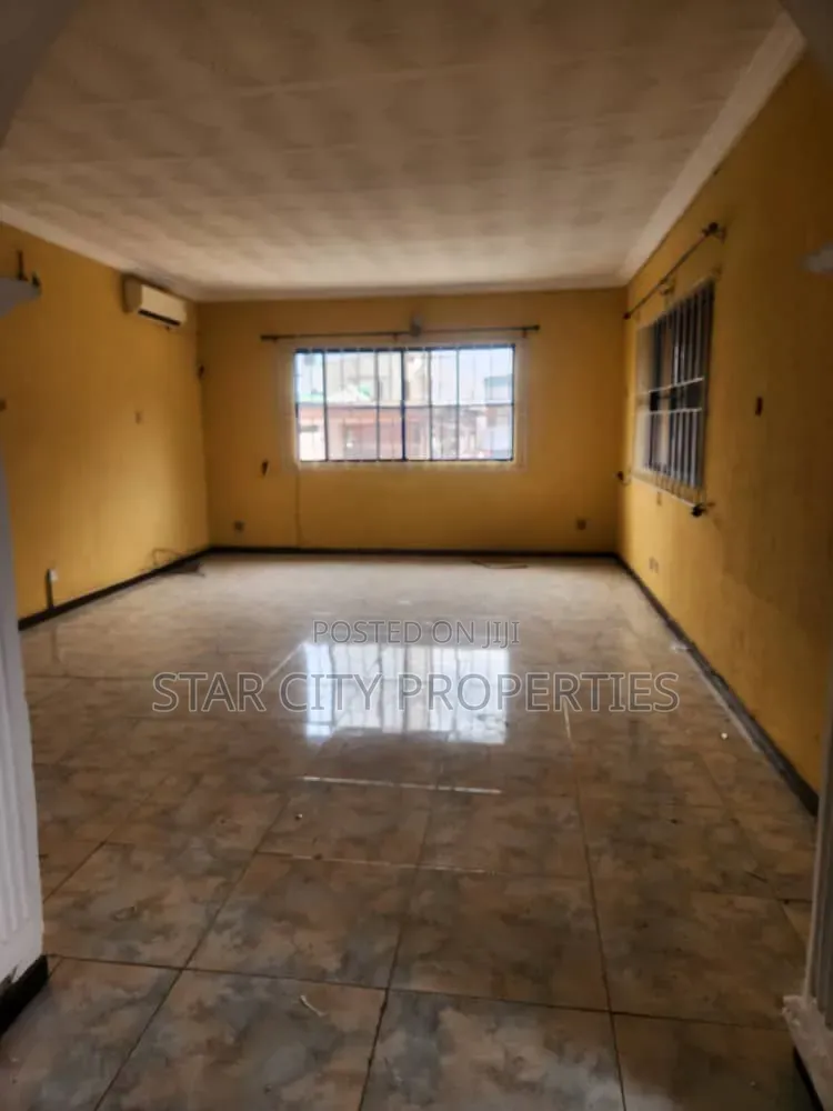5 Bedroom Fully Detached House for Commercial Purposes in Allen Avenue
