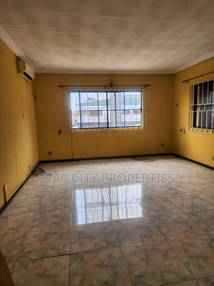 5 Bedroom Fully Detached House for Commercial Purposes in Allen Avenue