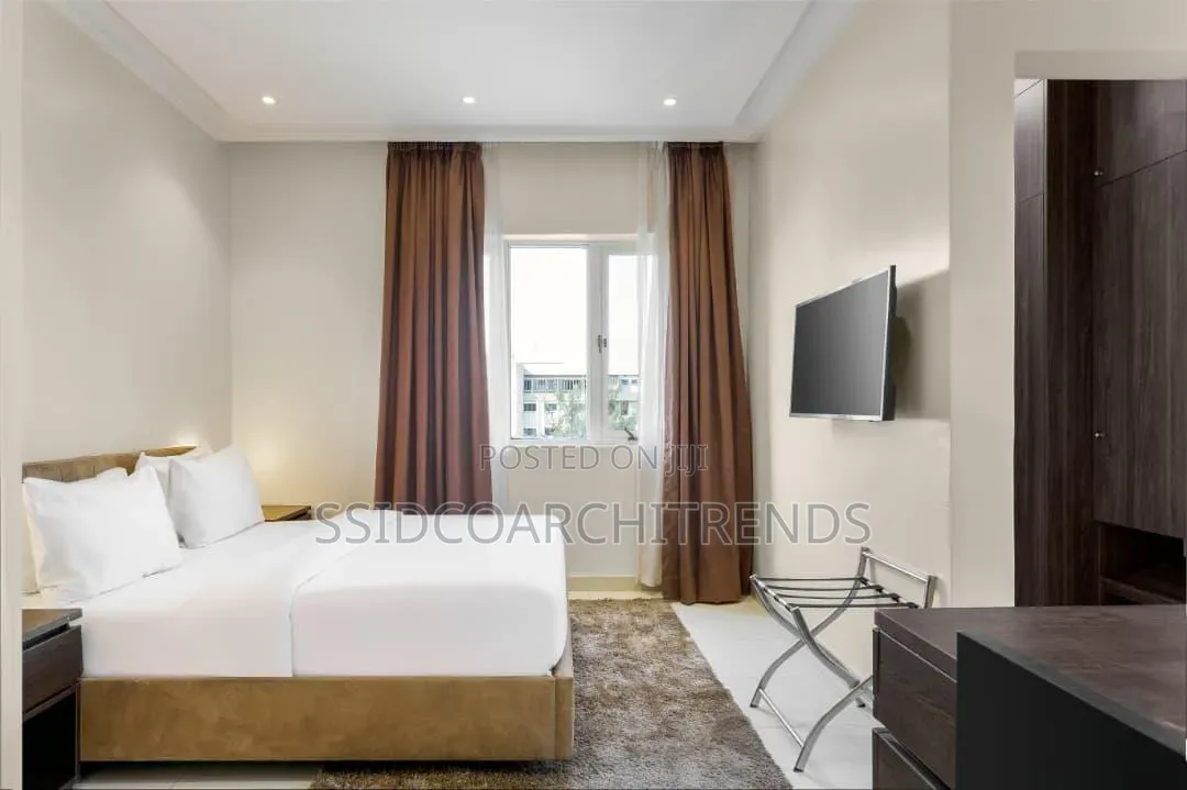 Furnished 3bdrm Apartment in Gated Compound, Adeola Odeku for rent in Adeola Odeku